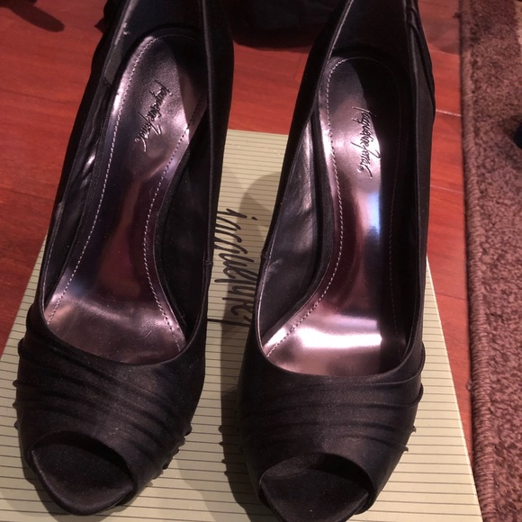 Black Satin hidden platform - Picture 1 of 2